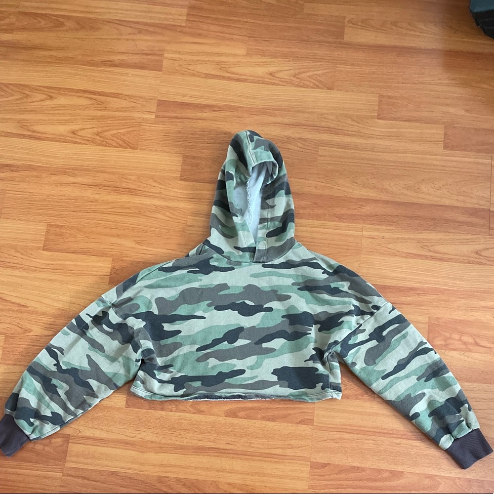 Cropped camo hoodie NWOT
